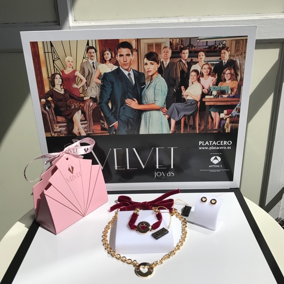 Set of Paris Collection from Velvet Jewrerly - Picture 3 of 7